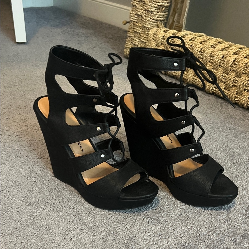 Chinese Laundry Black Lace-Up Wedges